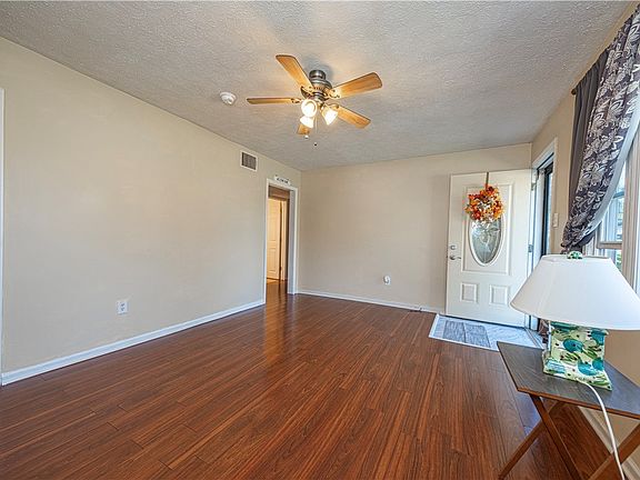 8th image of 23 Walnut St