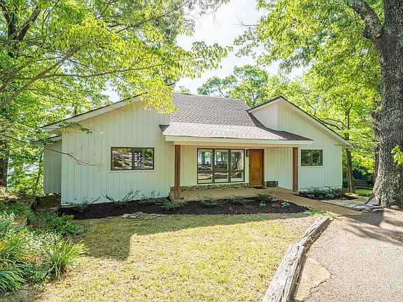 3rd image of 585 Island View Dr