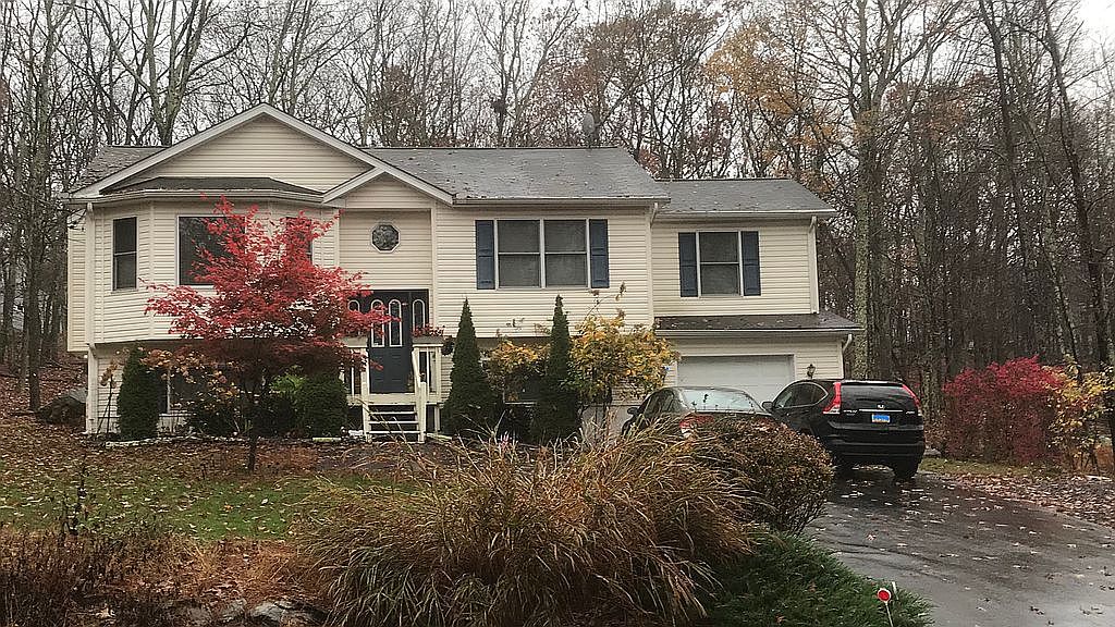 106 Shannon Ct, Bushkill, PA 18324 Zillow
