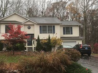 106 Shannon Ct, Bushkill, PA 18324