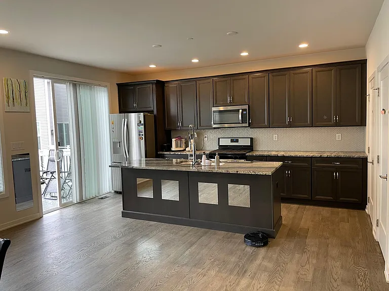 294 Kennedy Dr — Photo 11