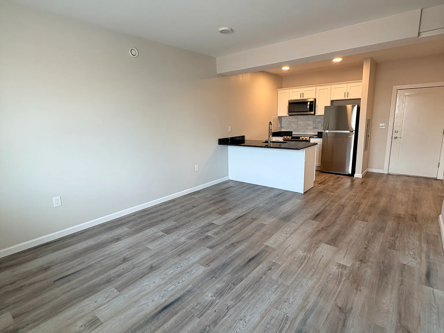 1 bed, $2,095 — Photo 1
