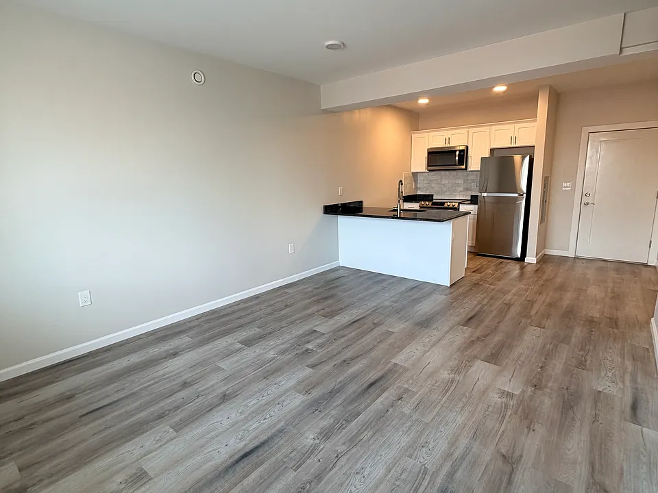 94 Olive St #202