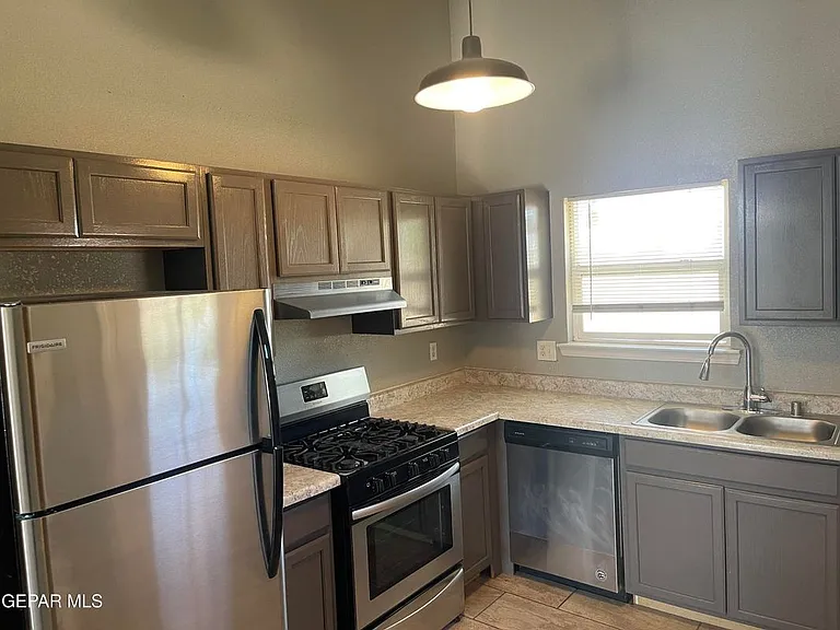 656 Orchid Dr — Photo 5