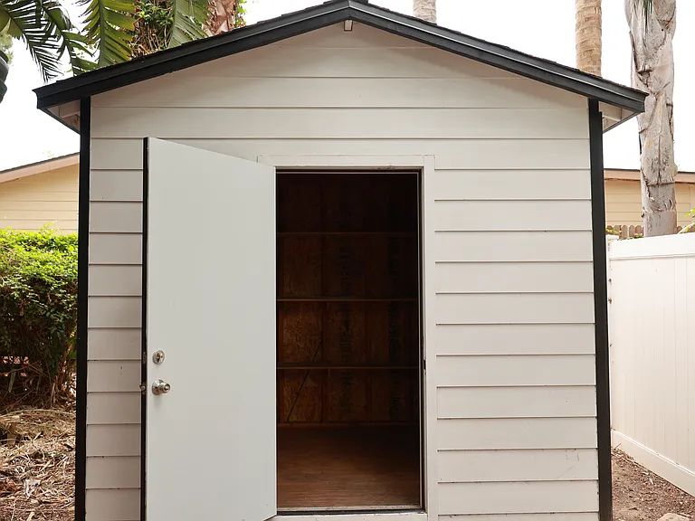 22131 Leadwell St — Photo 33