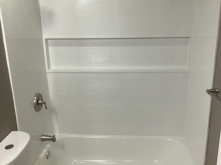 View of Bathroom (1st View)
