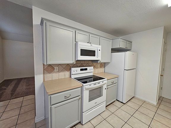 5th image of 2104 Agate Dr