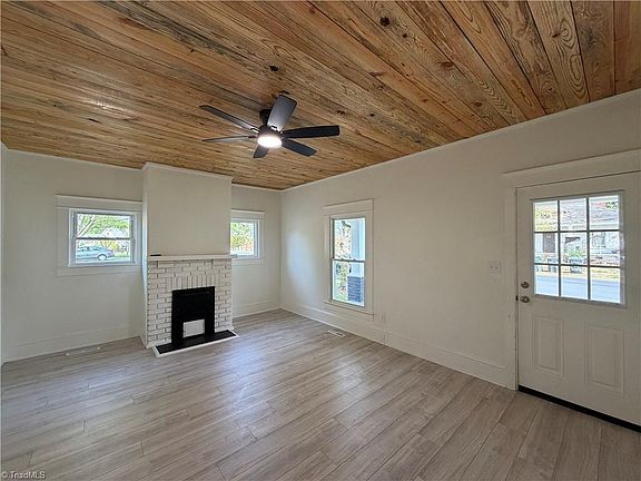 3rd image of 810 N Anthony St