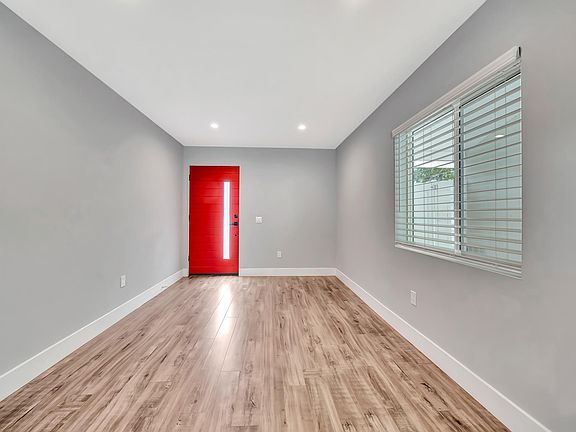 3rd image of 7958 Amestoy Ave