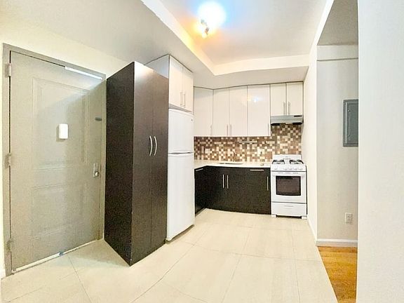 2nd image of 3051 Brighton Third St #103B