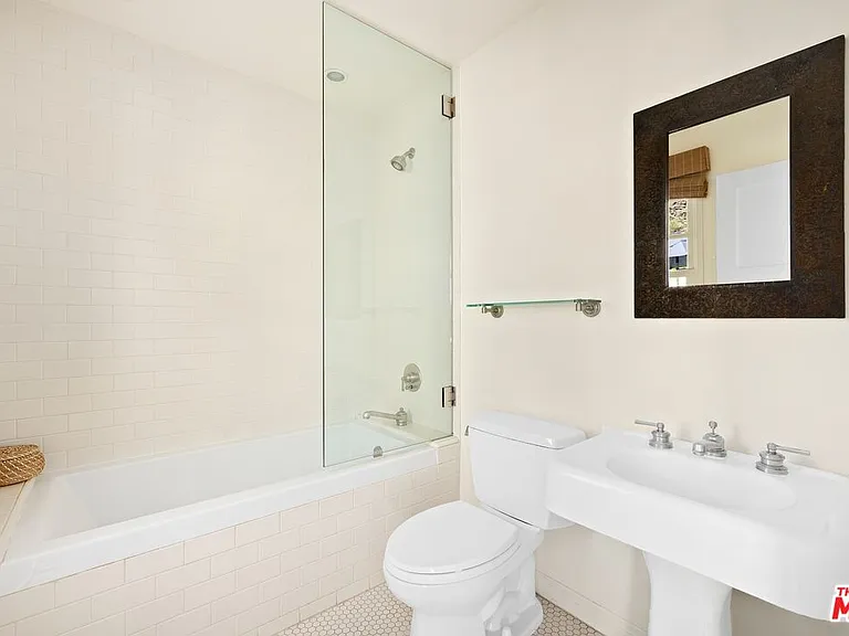 5733 Valley Oak Dr — Photo 10