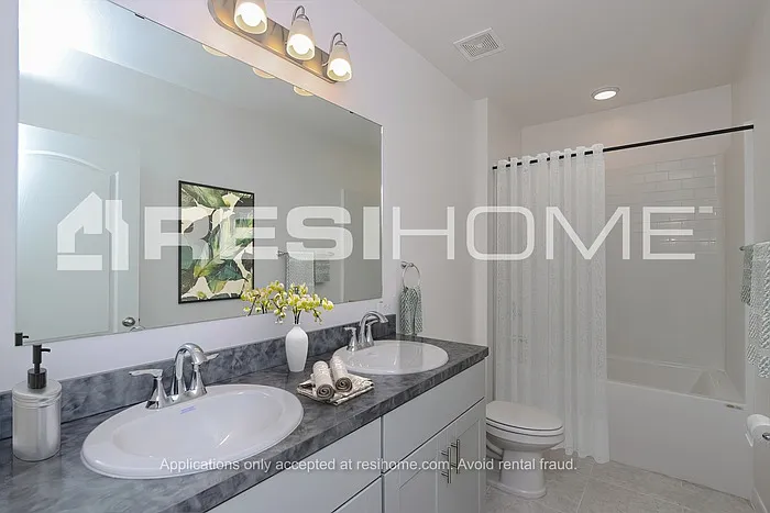 1426 Rila St SE — Photo 12