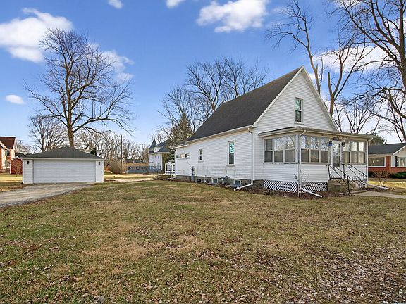 2nd image of 402 8th St