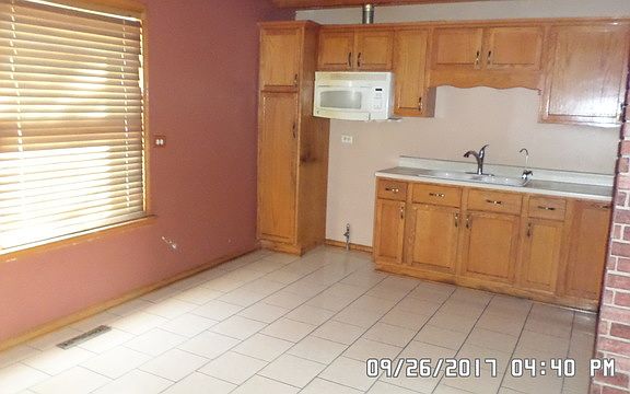 3rd image of 1665 Sycamore Ave