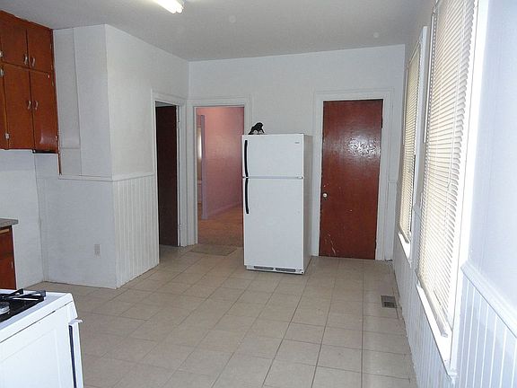5th image of 139 Bissell Ave