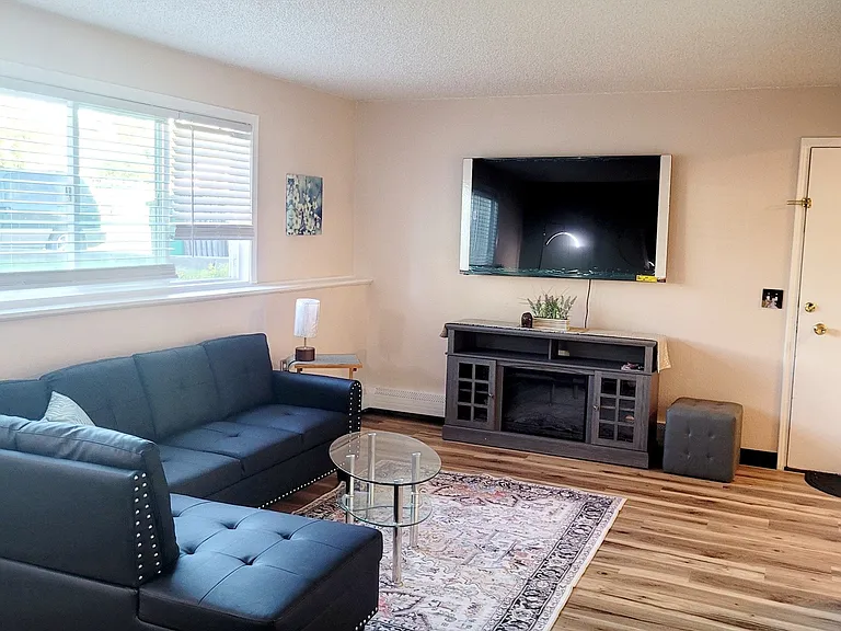 4009 San Roberto Ave #6 — Photo 8