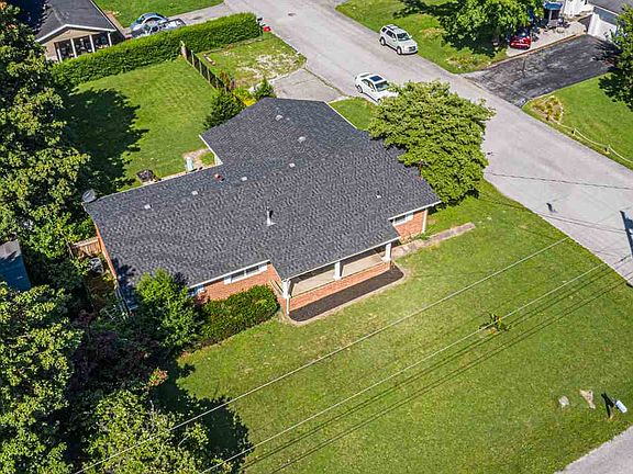 5th image of 320 Leslie Ave