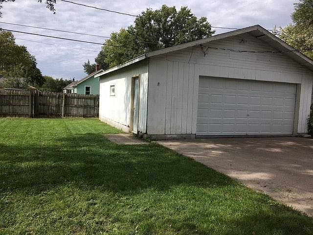 2nd image of 1207 N Somers Ave