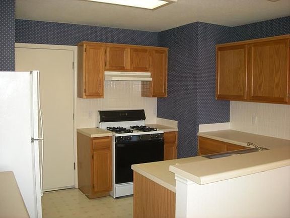 5th image of 7453 Peabody Dr
