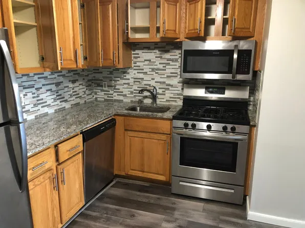 215 Mammoth Rd #2B, Lowell, MA 01854