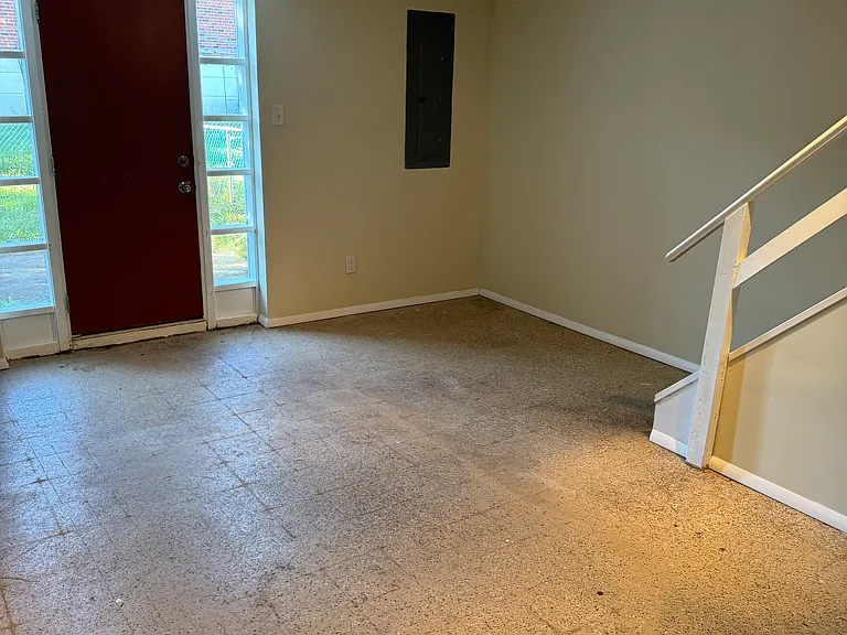 648 Jackson St — Photo 10