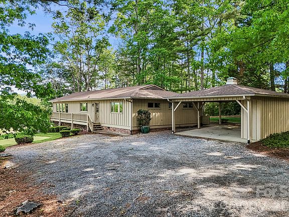 3rd image of 3 Greenbriar Woods Cir