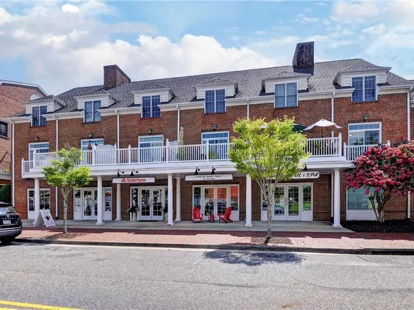 5121 Center St APT 201, Williamsburg, VA 23188