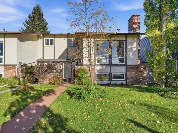 6624 W 37th St SW, Calgary, AB T3E 5M9
