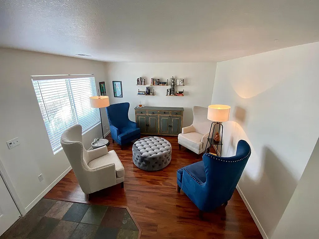 3 bed, 2.5 bath, 1986 sqft, $2,295 — Photo 2