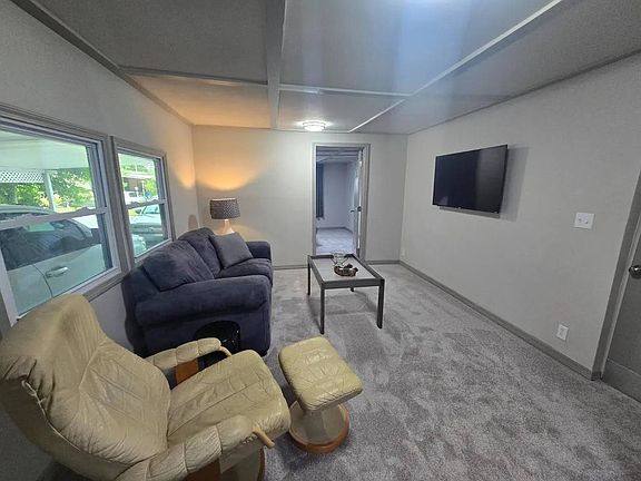 4th image of 71 Marilyn Ave