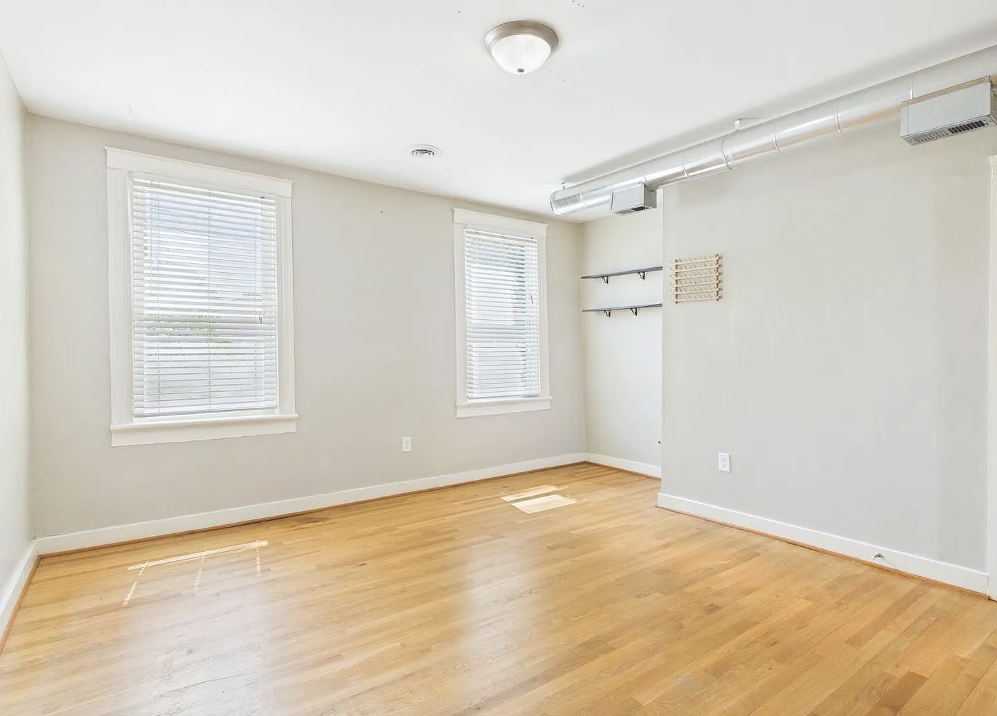 2 bed, 1.0 bath, $1,900 — Photo 4