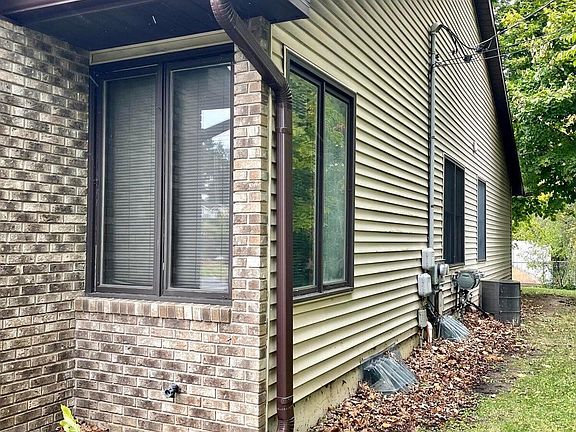 4th image of 567 E Saginaw St