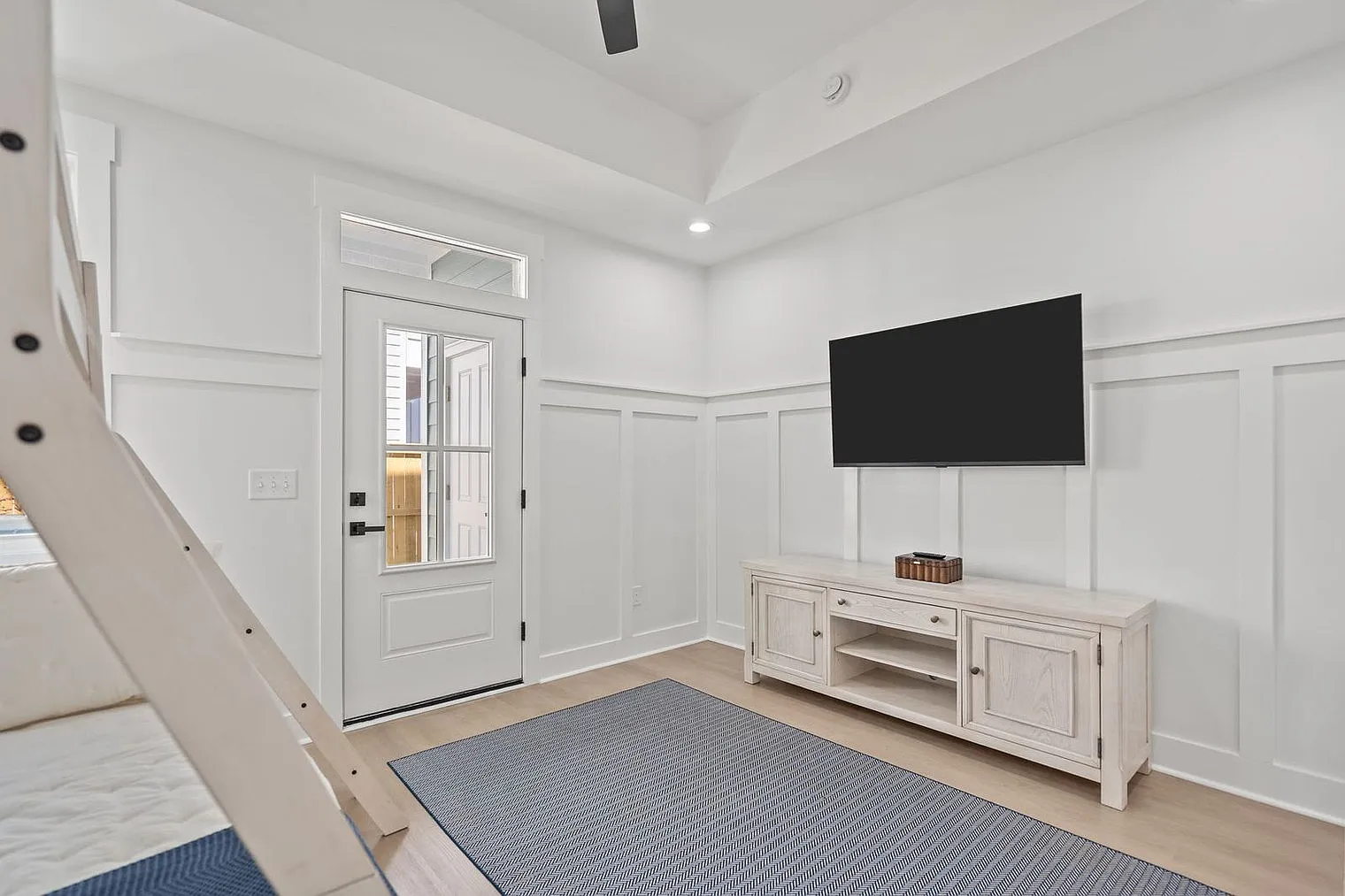 4 bed, 3.0 bath, $8,340 — Photo 2