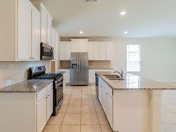 3rd image of 8402 River Bluffs Dr
