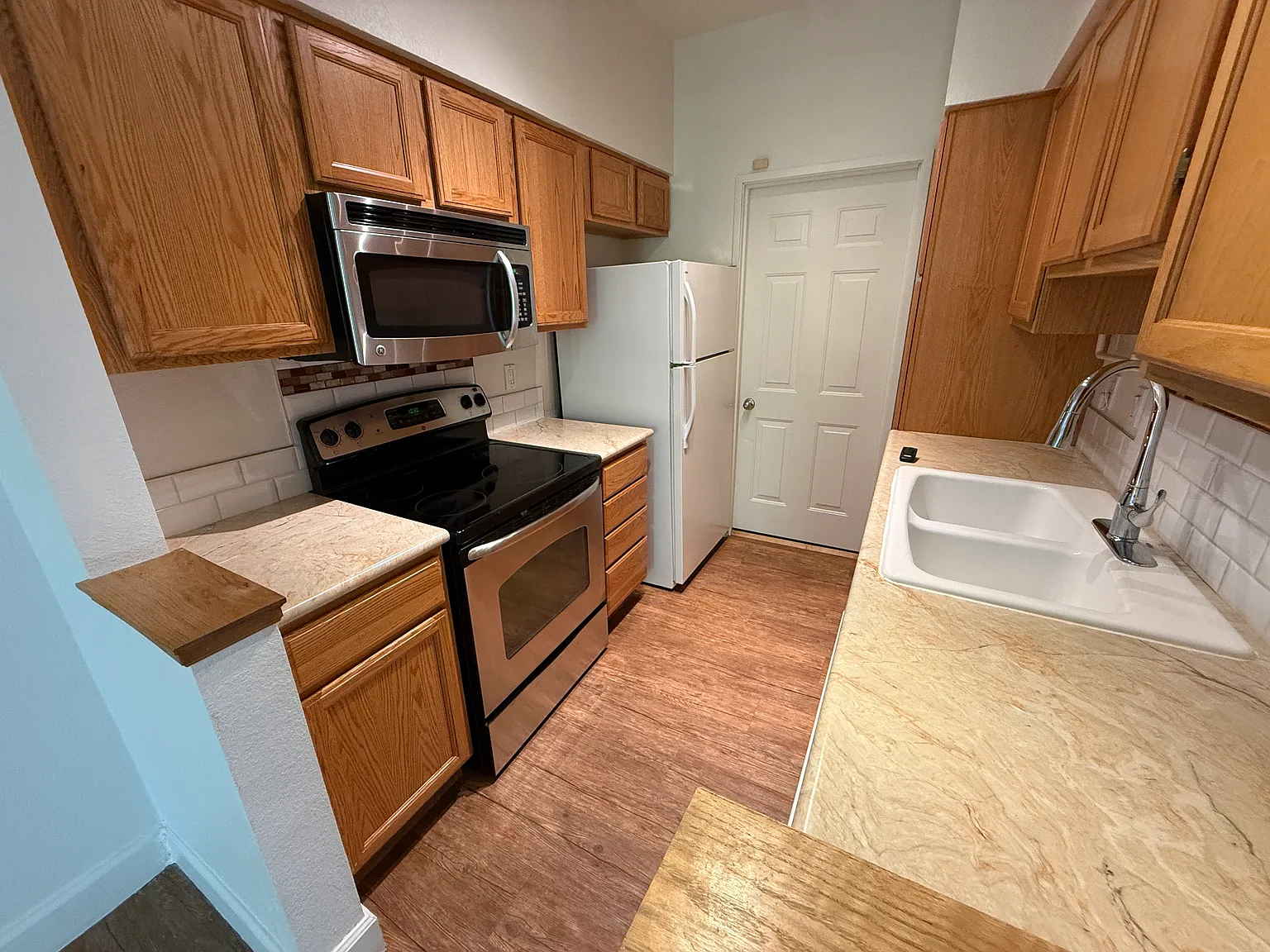 2 bed, 950 sqft, $2,100 — Photo 4