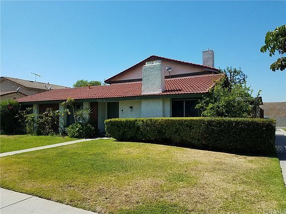 3rd image of 2533 E Park Ln