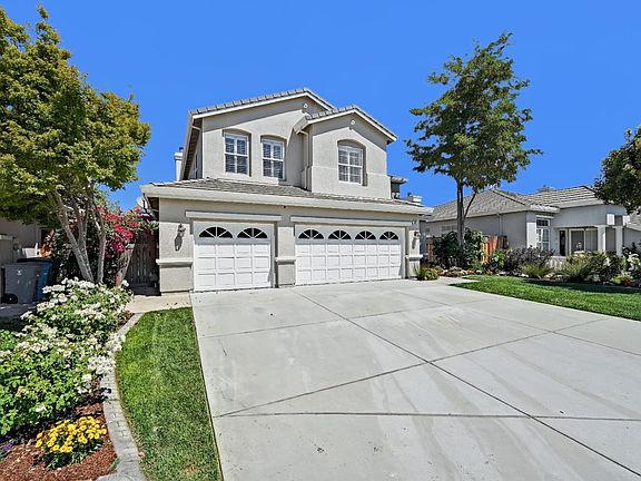 3rd image of 879 Padova Dr