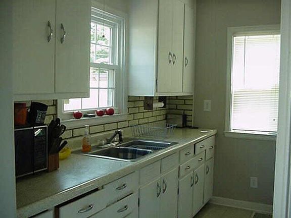5th image of 6111 N Burlington Ave