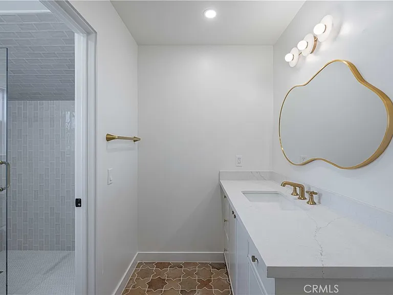 21 Longstreet — Photo 23