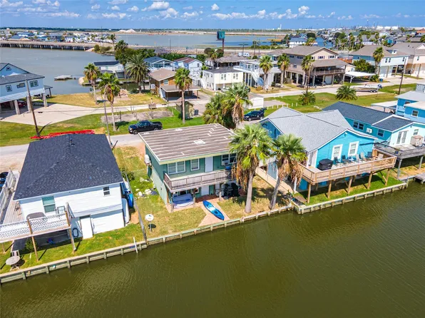 40 Lakeside Dr, Hitchcock, TX 77563