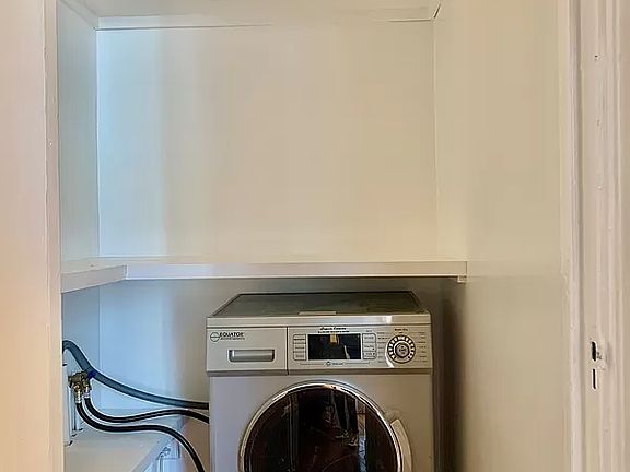 5th image of 135 E 63rd St #4E