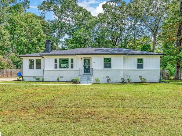 12 Brewster Dr, Taylors, SC 29687