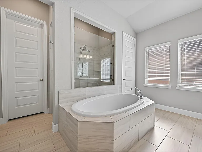 15330 Legacy Park Way — Photo 33