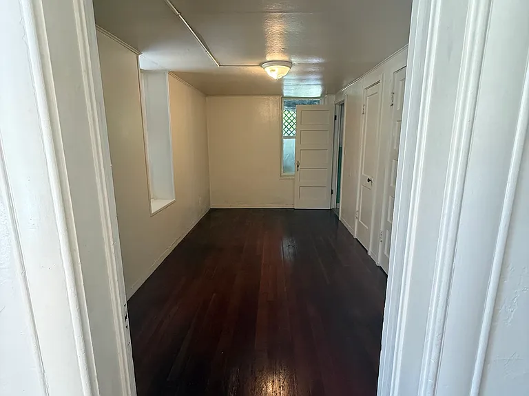 192 Van Ness Ave #4 — Photo 6