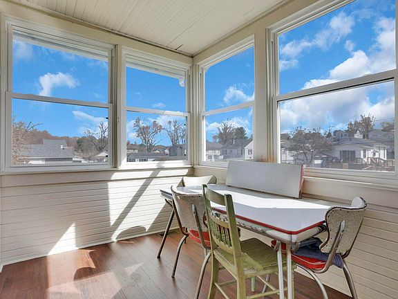 5th image of 531 W Brown St
