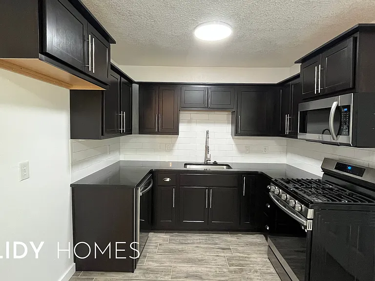 2813 SW 62nd St — Photo 10