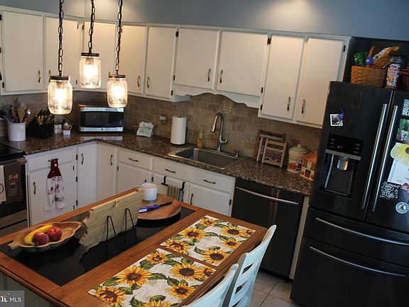 3rd image of 205 Village Walk Dr