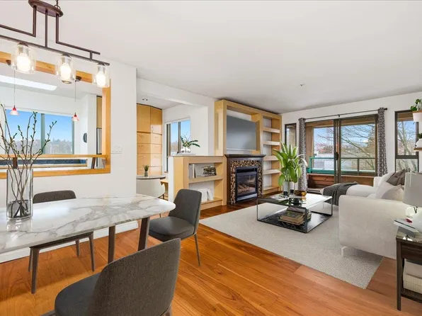 223 Mountain Hwy #306, North Vancouver, BC V7J 3V3