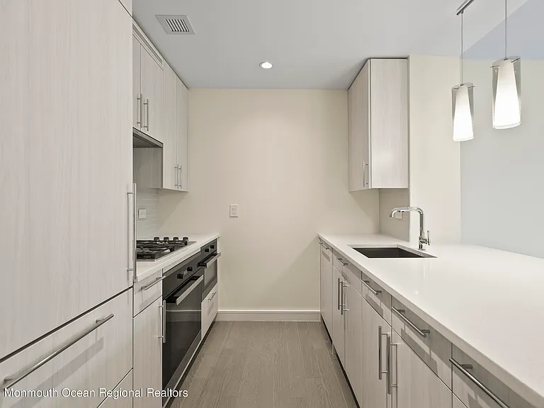 15 Morris Ave #309 — Photo 8