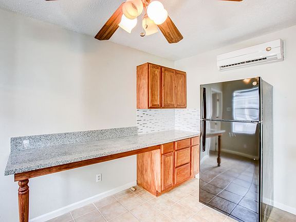 4th image of 1131 Louise St #2